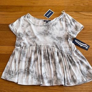 Gray and White t-shirt blouse, Medium, NEVER WORN, Marshalls